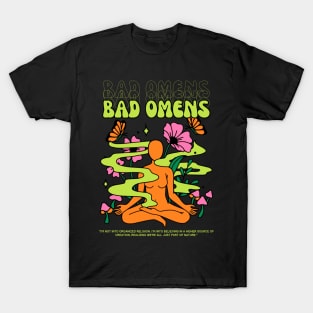 Bad omens // yoga T-Shirt